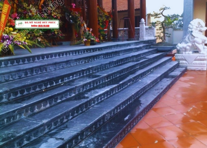 Bậc thềm tam cấp đá