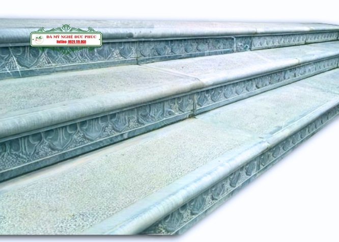 Bậc thềm tam cấp đá