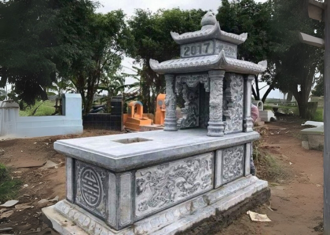 Mộ đá và lăng mộ đá.