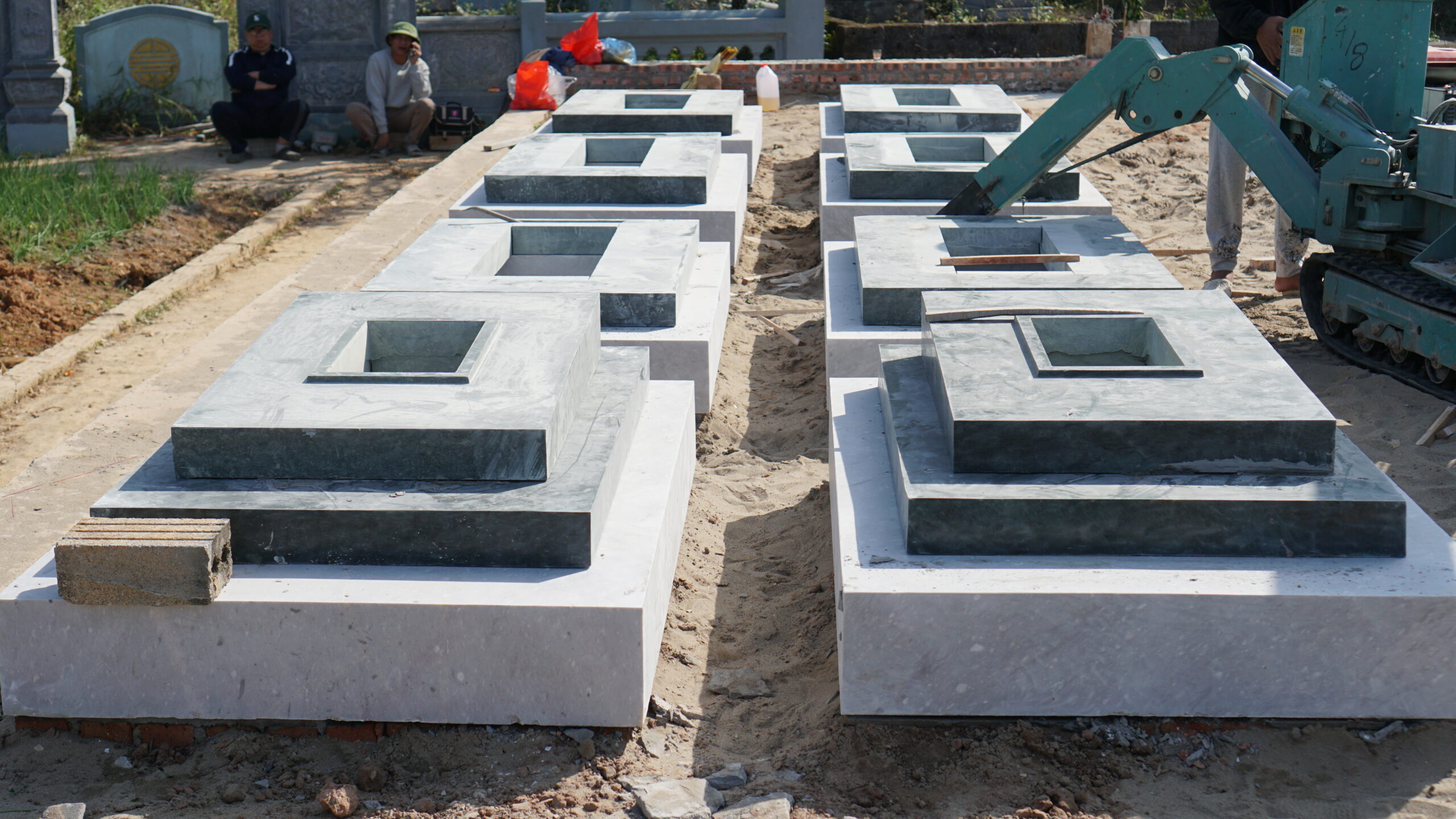 Mộ đá và lăng mộ đá.