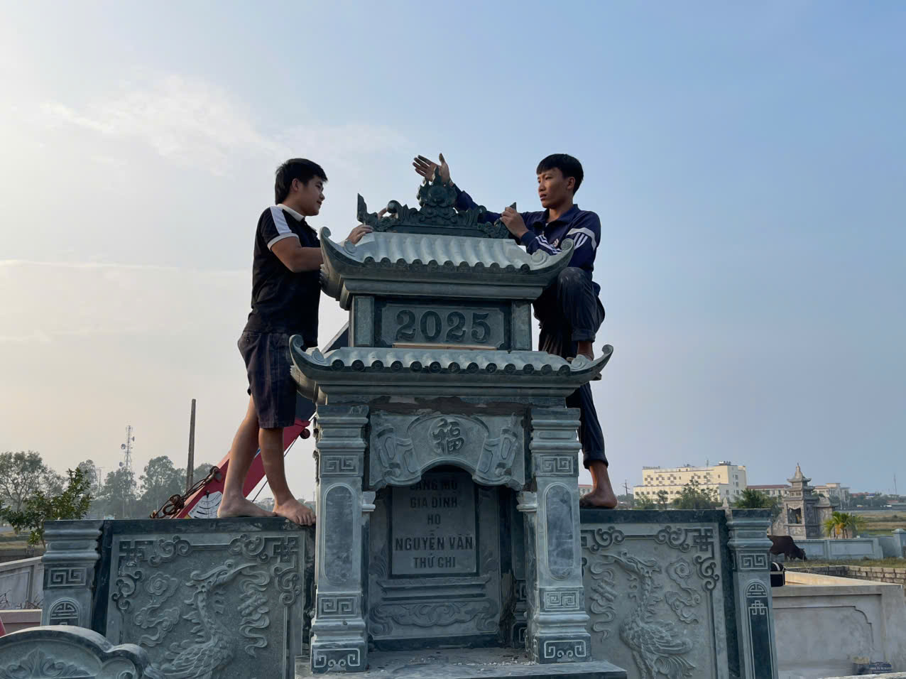 Lăng mộ đá gia tộc và lăng mộ đá dòng họ. Nên chọn loại nào cho phù hợp?